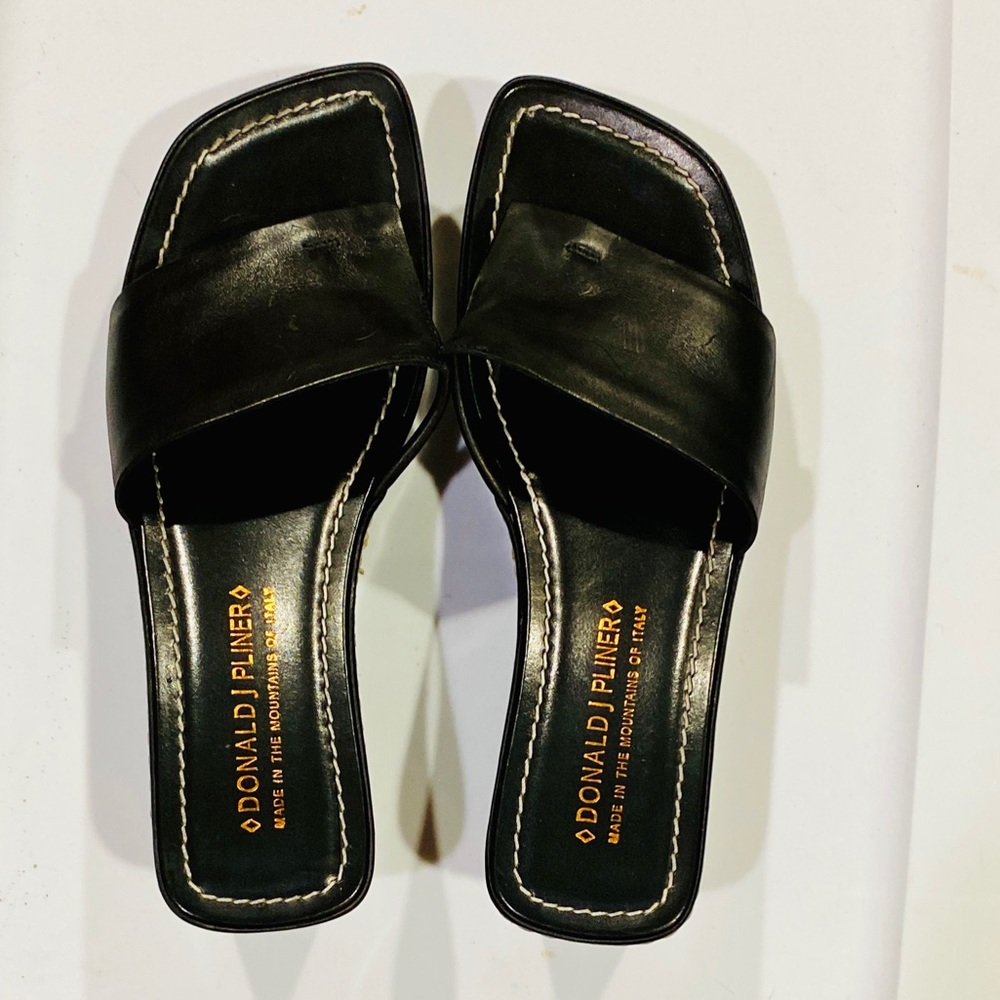Wedge 2” Platform Size 8
Excellent BARELY USED 
Smoke free & pet friendly home.